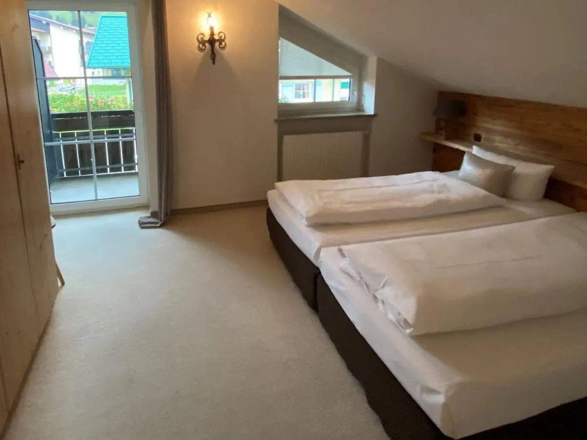 Chalet Jochpass: Ferienwohnungen with Hotel Lanig Wellness Access Bad Hindelang Apartment