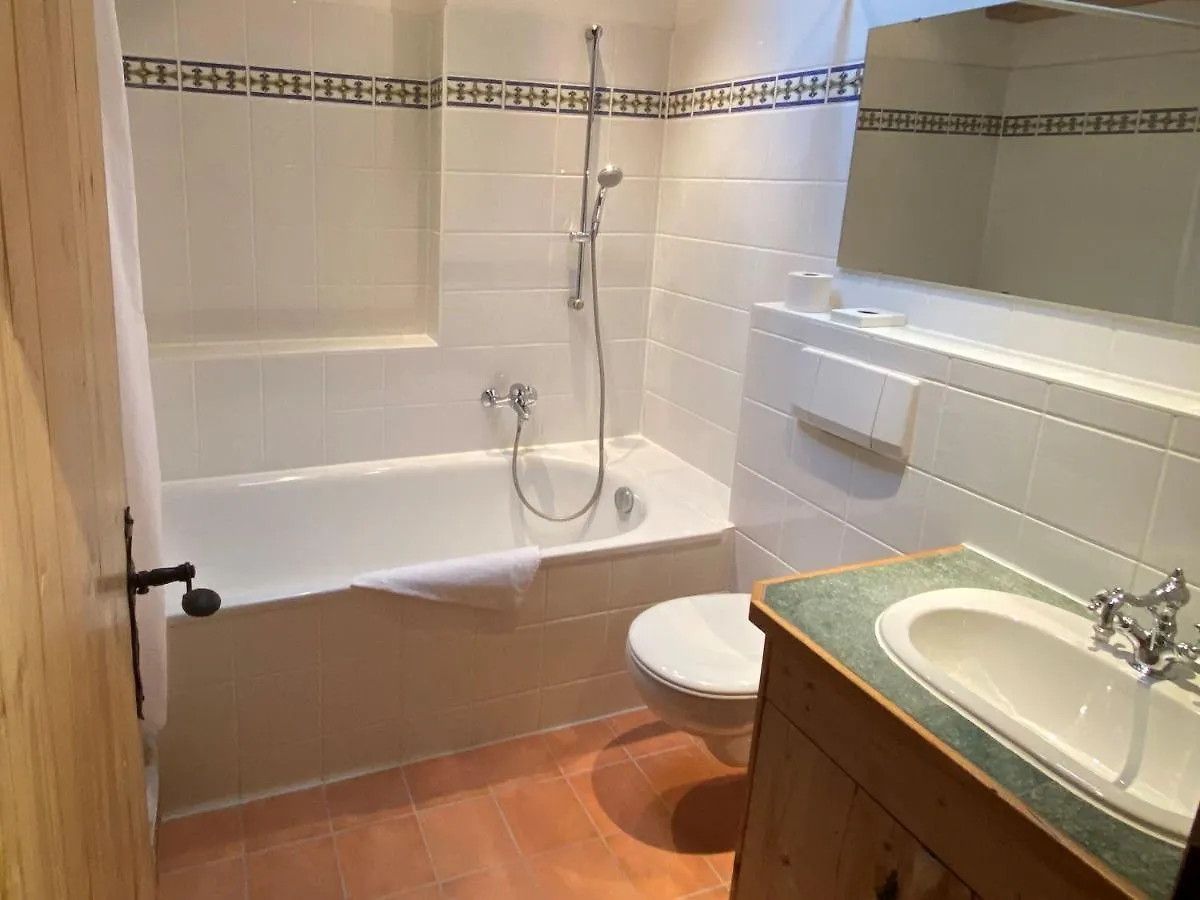 Apartment Chalet Jochpass: Ferienwohnungen with Hotel Lanig Wellness Access Bad Hindelang
