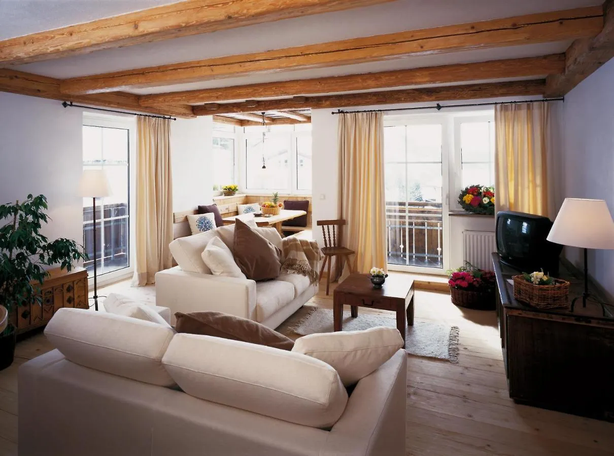 Apartment Chalet Jochpass: Ferienwohnungen with Hotel Lanig Wellness Access Bad Hindelang