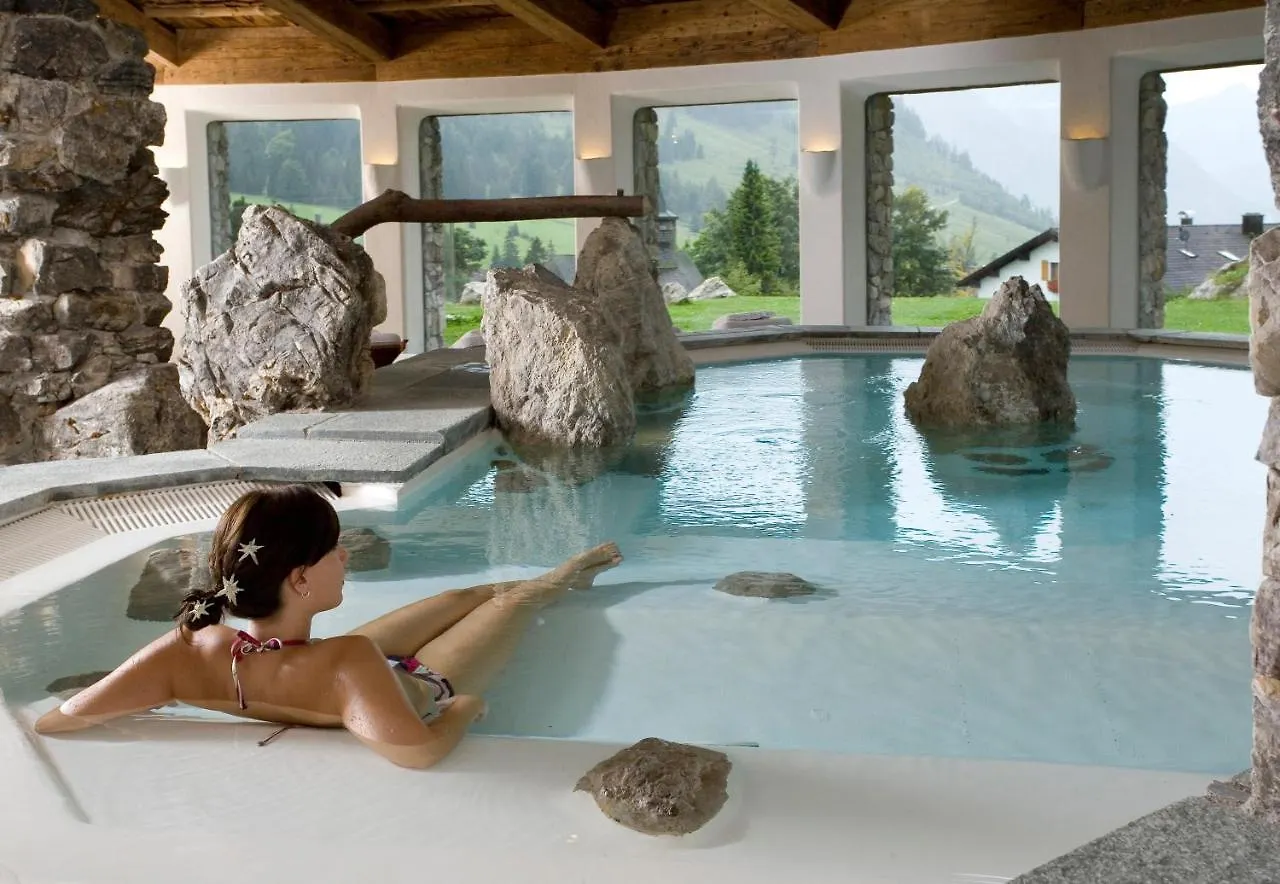 Chalet Jochpass: Ferienwohnungen with Hotel Lanig Wellness Access Bad Hindelang Germany