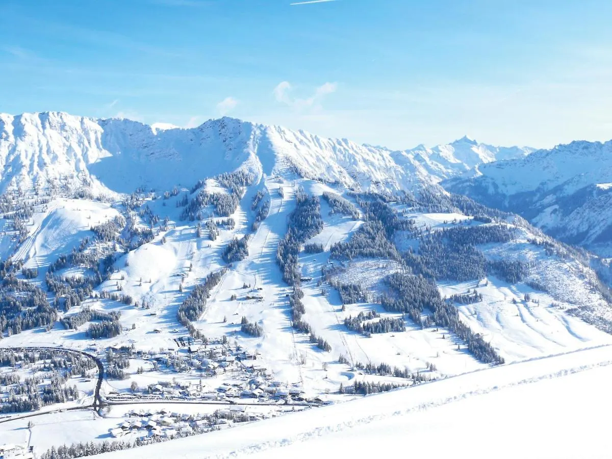 Chalet Jochpass: Ferienwohnungen with Hotel Lanig Wellness Access Bad Hindelang Apartment