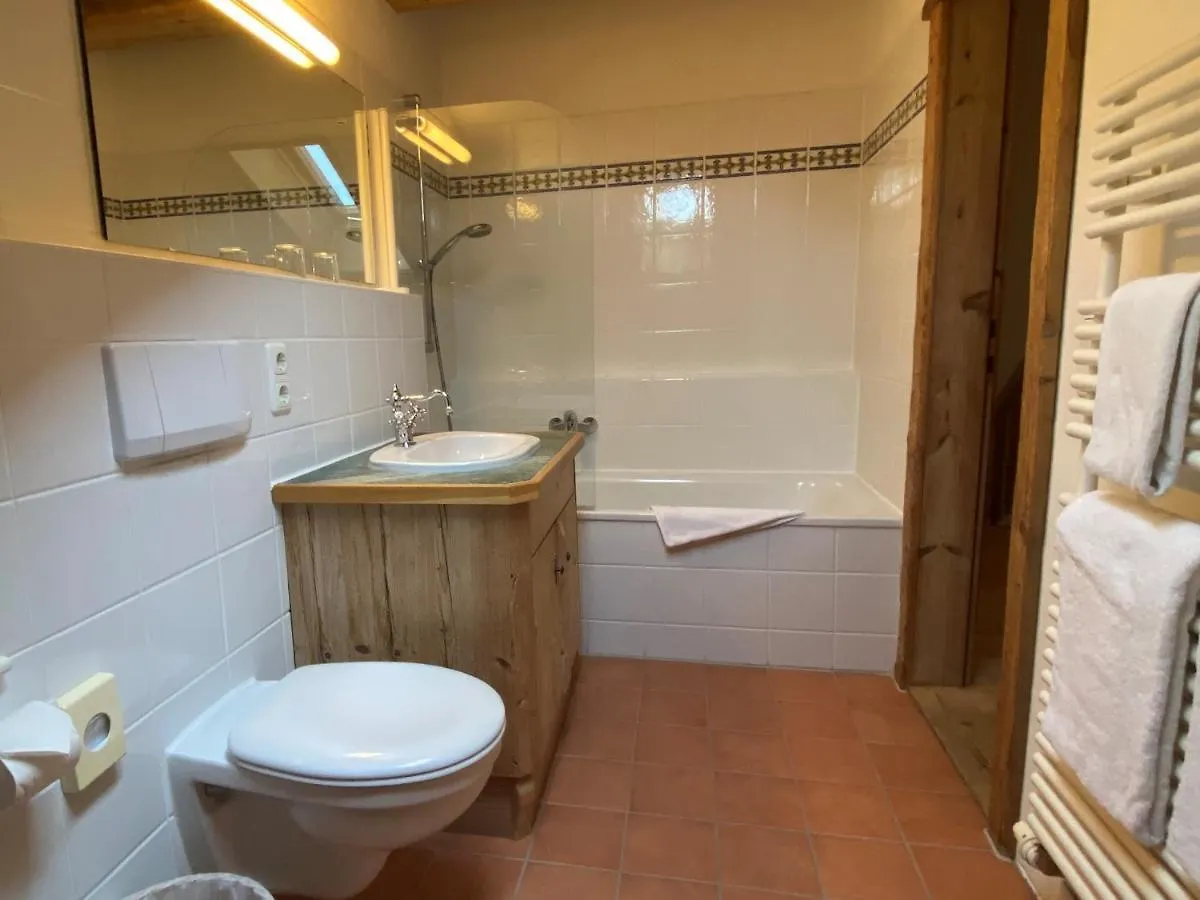 Chalet Jochpass: Ferienwohnungen with Hotel Lanig Wellness Access Bad Hindelang Apartment