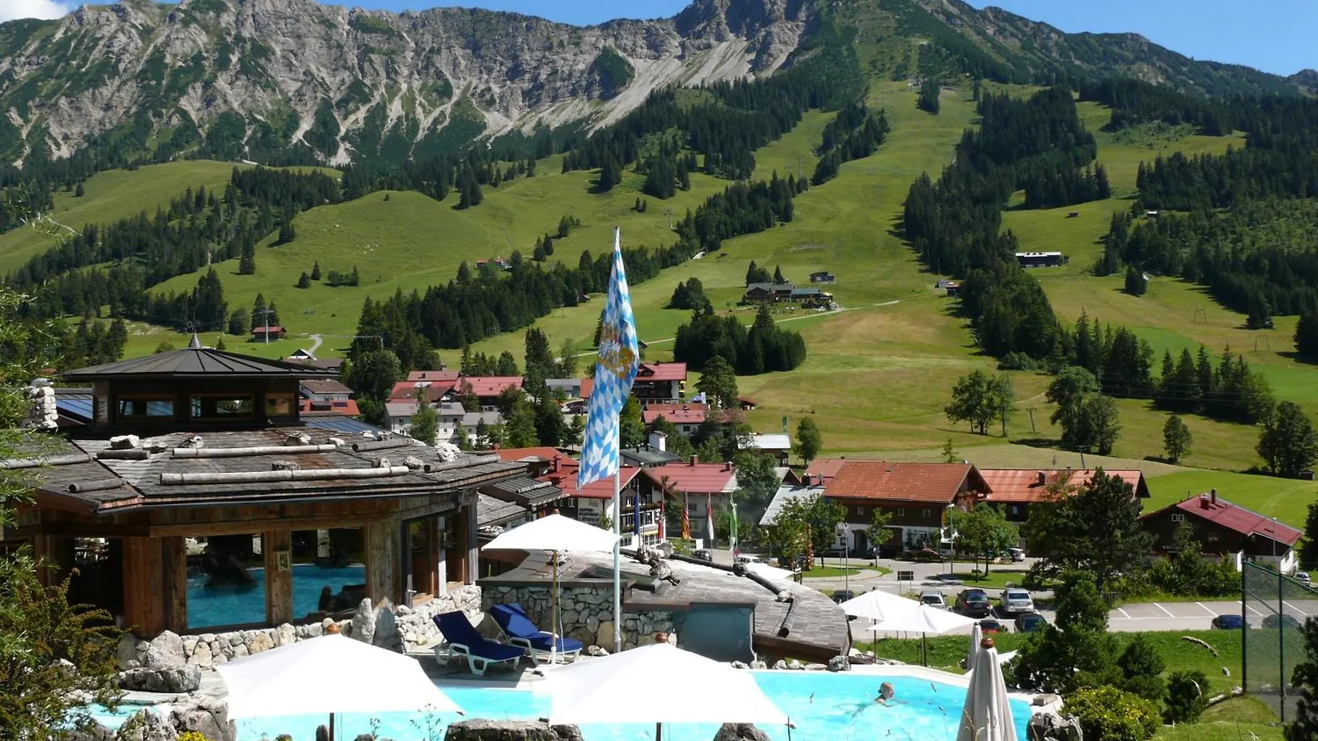 Chalet Jochpass: Ferienwohnungen with Hotel Lanig Wellness Access Bad Hindelang